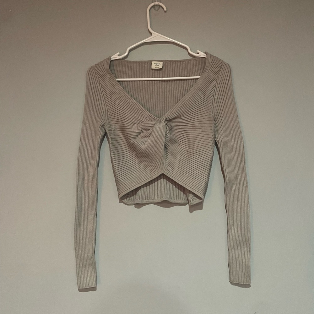 Abercrombie & Fitch Light Gray Ribbed Twist Front Crop Top
